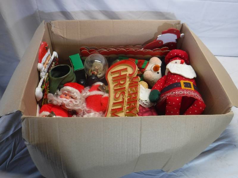 lot 12131 image: Box full of Christmas Decor