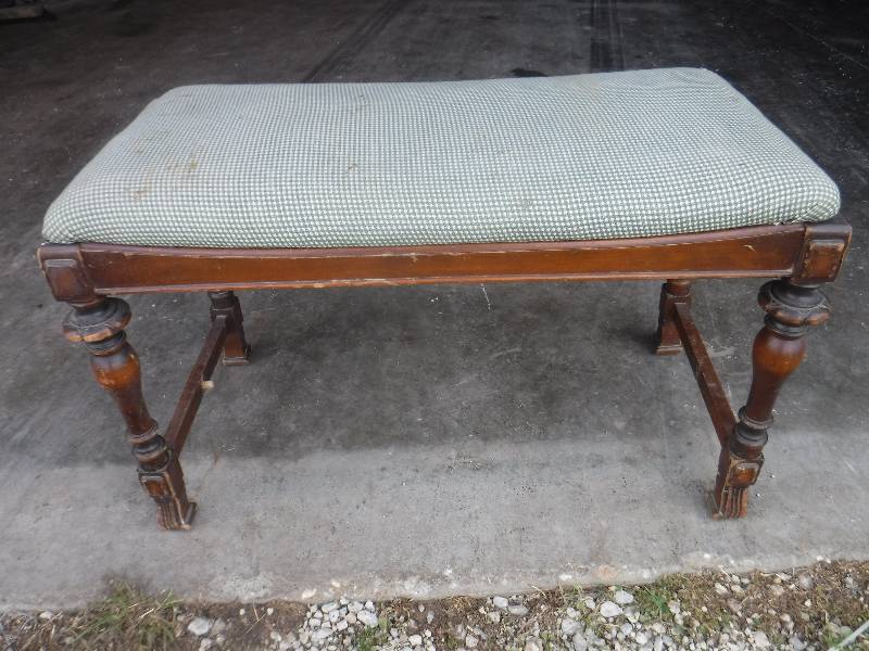 lot 12139 image: Padded wood bench