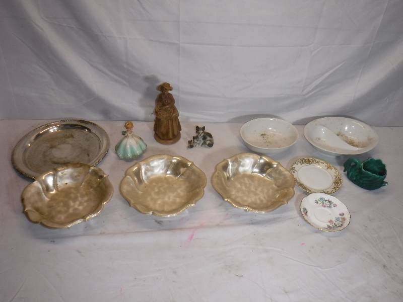 lot 12089 image: Serving platter, divided dish, figurines and more