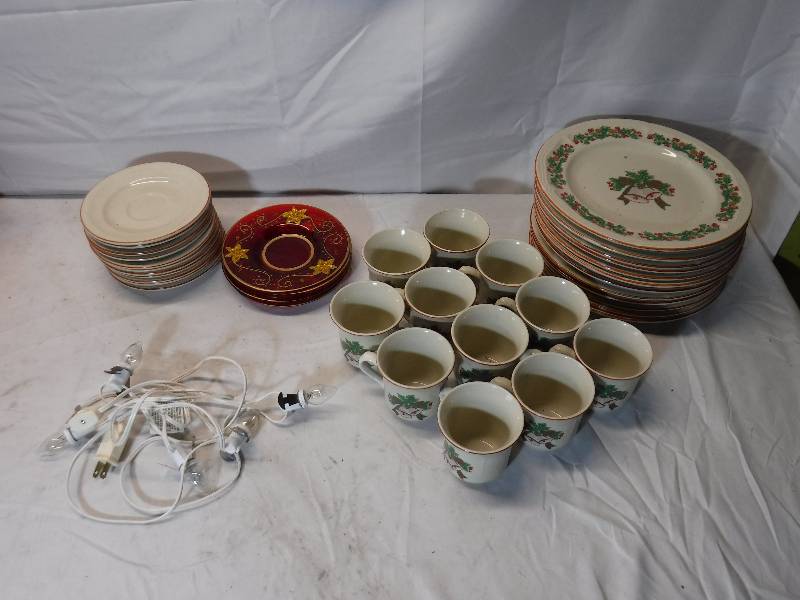 lot 12077 image: Holiday plates and cups