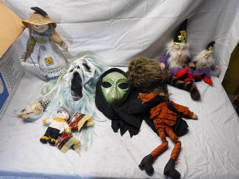 lot 12078 image: fall decor and Halloween masks