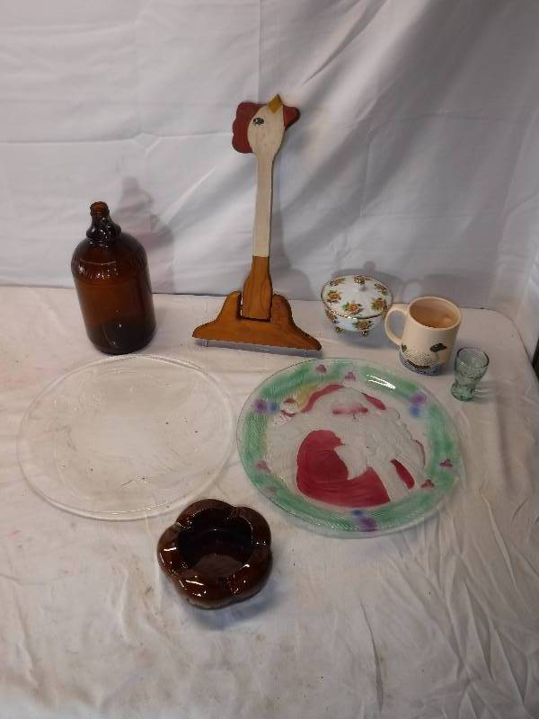 lot 12109 image: Mixed lot includes duck mug, fancy small footed bowl and more