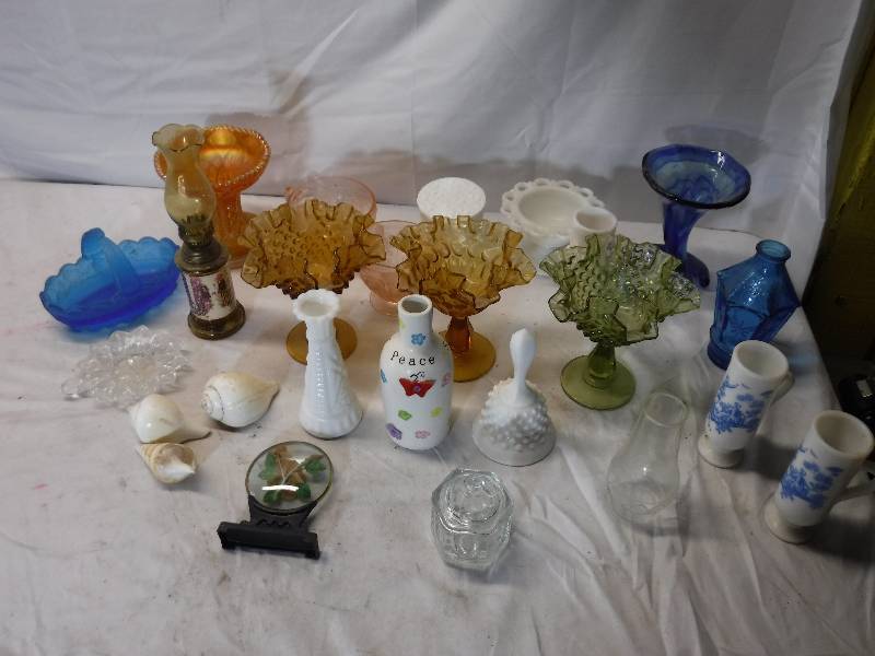 lot 12135 image: Mini Oil lamp and mixed glassware lot