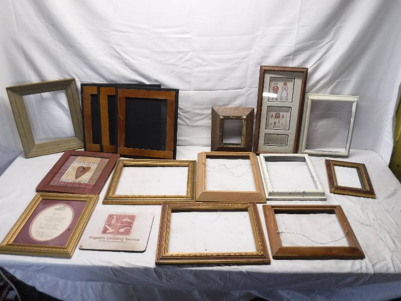 lot 12140 image: Frame lot