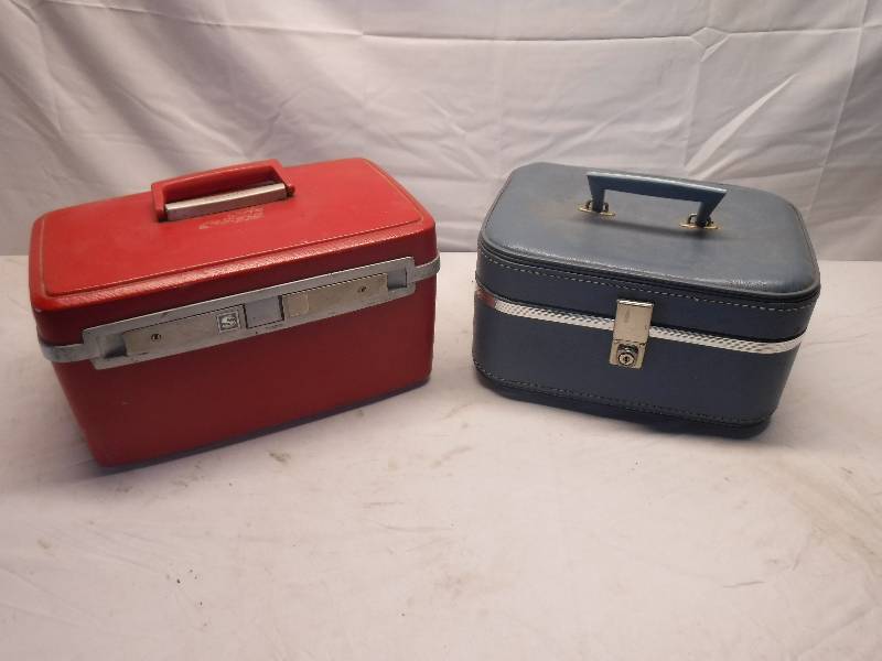 lot 12005 image: Red samsonite hard case luggage  and a blue hard case luggage