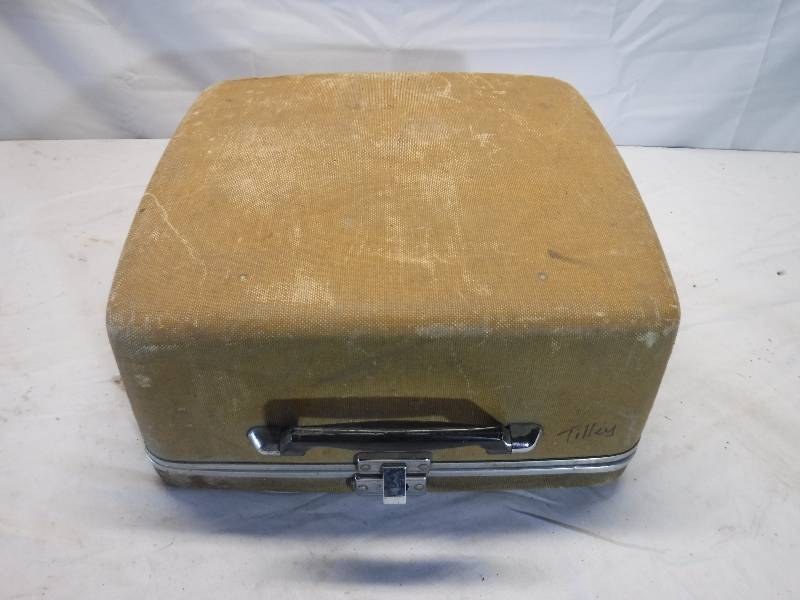 lot 12017 image: Vintage Royal typewriter in case
