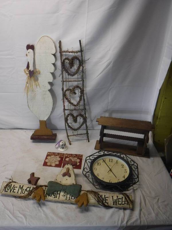 lot 12180 image: Chicken decor and more