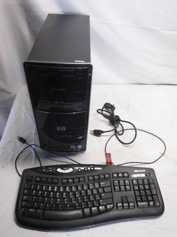 lot 12181 image: HP tower and key board, powers on please see pictures