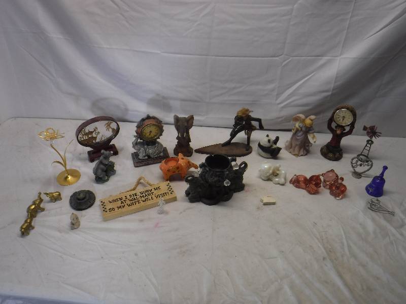 lot 12169 image: Monkey clock, Elephant clock and more home decor