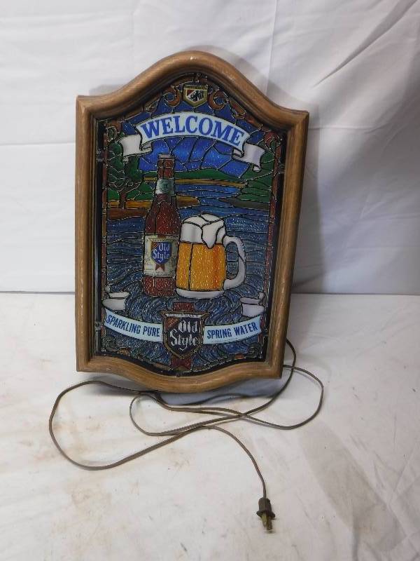 lot 12209 image: Old style brand beer light up wall decor