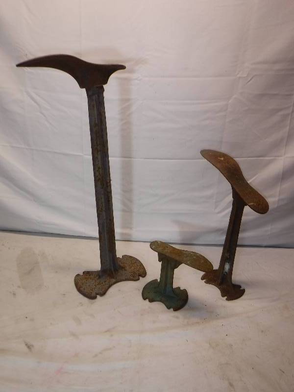 lot 12223 image: Cobbler shoe forms