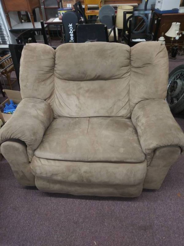 lot 1294 image: Over-sized Double Recliner