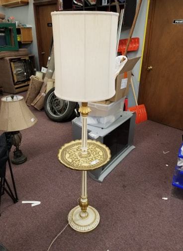 lot 1330 image: Vintage Lamp Stand