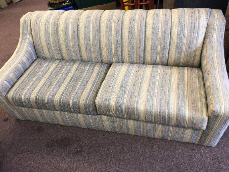 lot 1297 image: Classic Comfort Mittleman Hide-A-Bed Couch