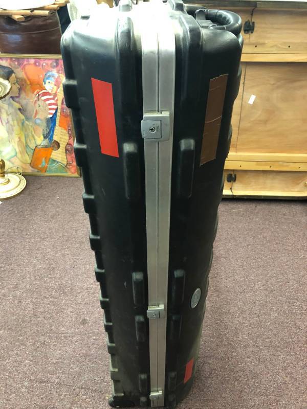 lot 1320 image: SKB Golfers Luggage Caddy