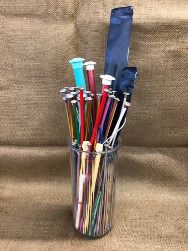 lot 1352 image: Jar of Assorted Knitting and Crochet Hooks 40