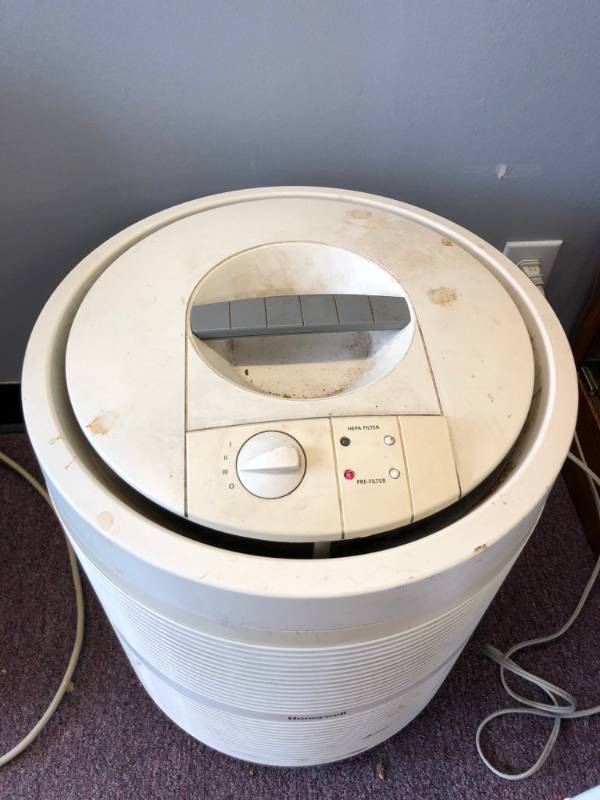 lot 1385 image: Honeywell Air Purifier