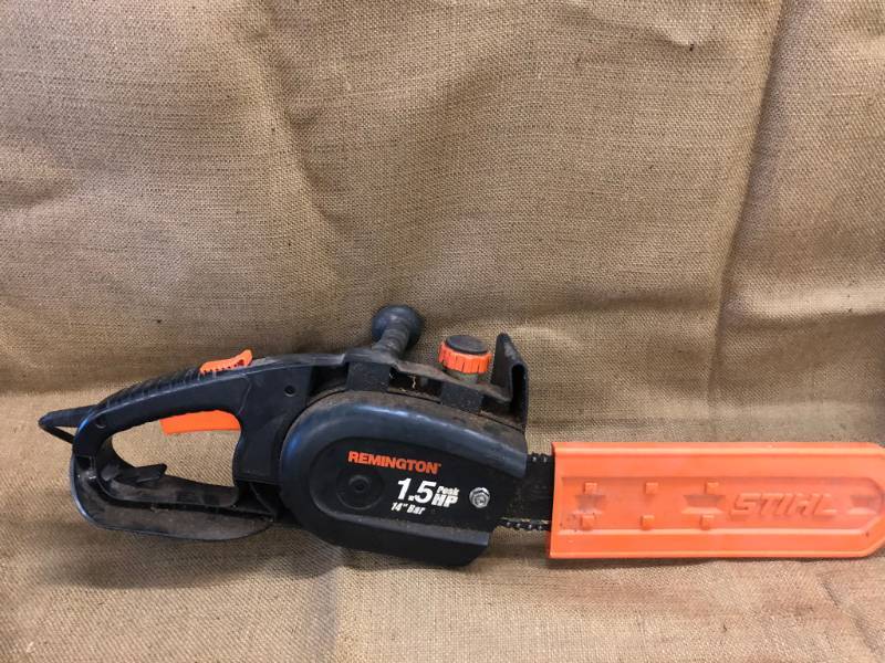 lot 1424 image: Remington 1.5 Chainsaw -tested and working
