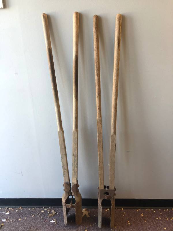 lot 1426 image: 2 Used Hole Diggers