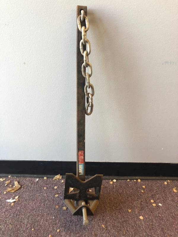 lot 1430 image: Reeses Hitch Spring Bar