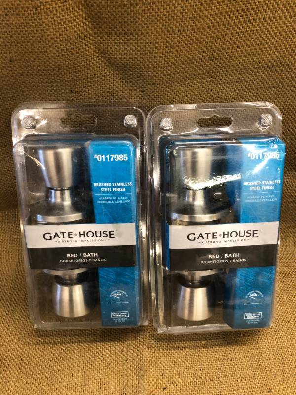 lot 1442 image: 2 Gatehouse BedBath Doorknobs