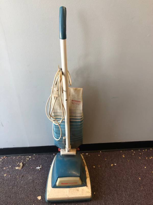 lot 1449 image: Hoover Convertible Vacuum - tested and works