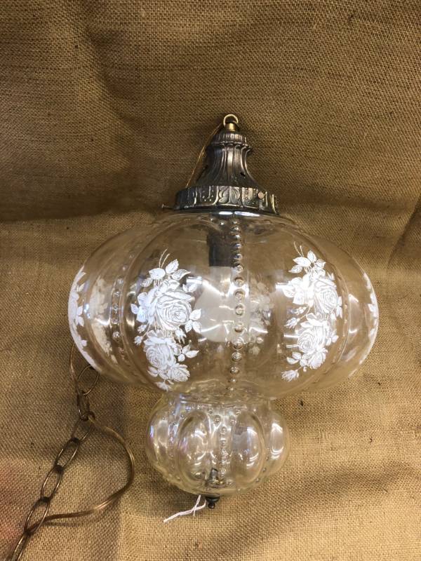 lot 1453 image: Plug in Vintage Globe Light Fixture - tested and works