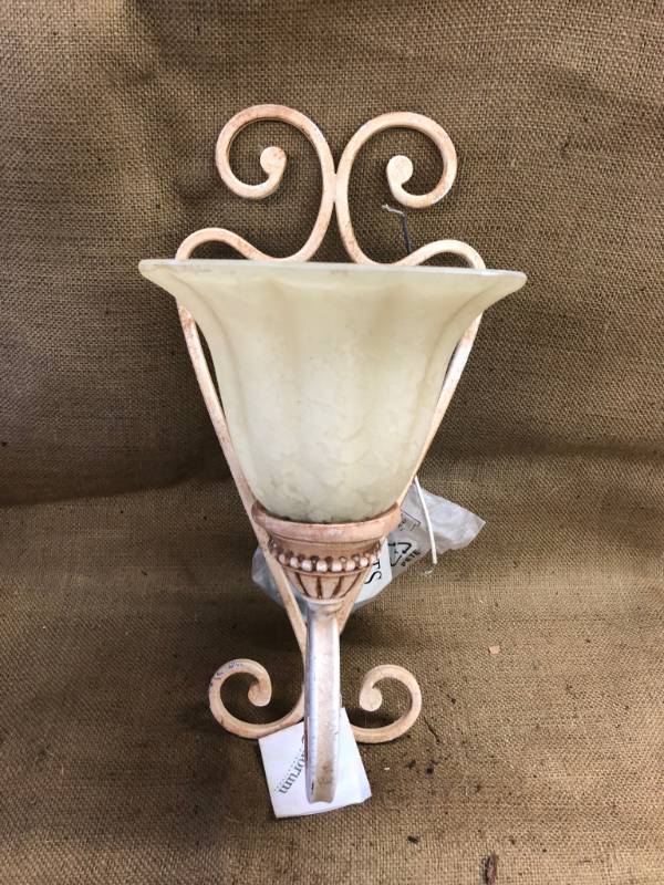 lot 1455 image: Quorum Light Fixture