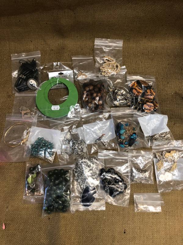 lot 1460 image: Lot of Assorted Jewelry