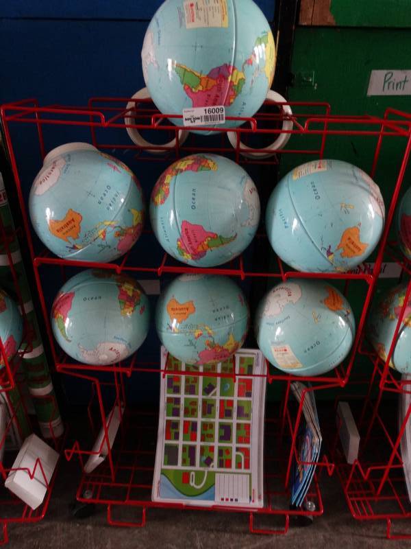 lot 16009 image: Metal rack with globes, maps and other accessories.
