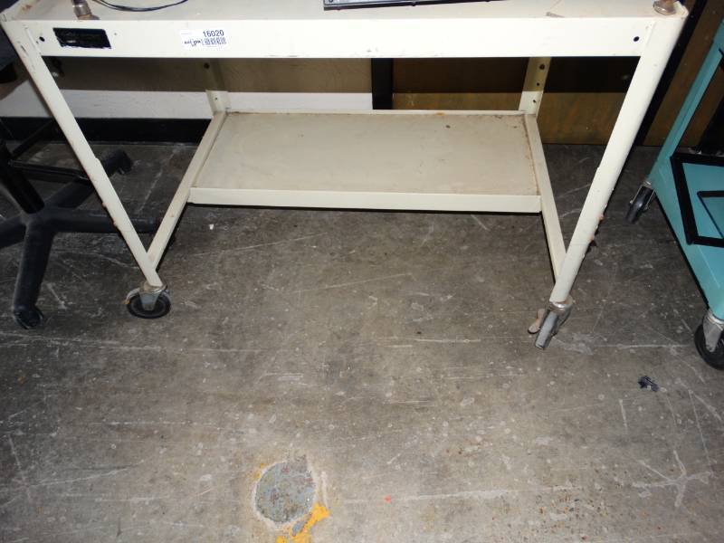 lot 16020 image: Metal cart on wheels.