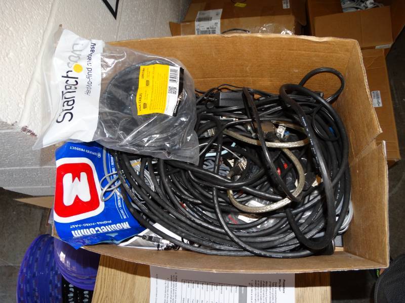 lot 16027 image: Computer cords.