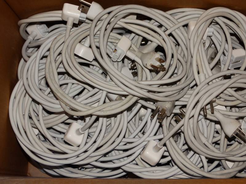 lot 16028 image: Computer cords.
