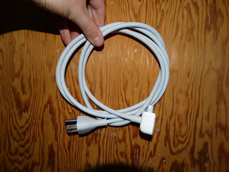 lot 16029 image: Computer cords.