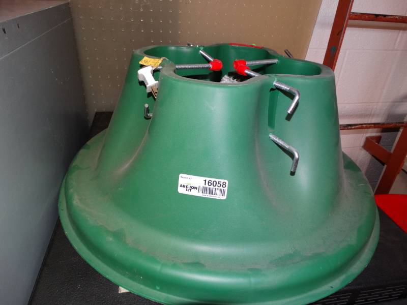 lot 16058 image: Christmas tree stand.