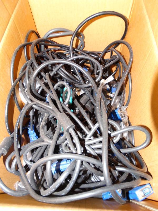 lot 16085 image: Lot of computer cords.