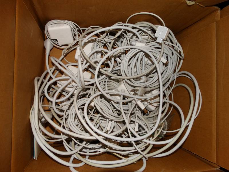 lot 16086 image: Lot of magsafe 2 power adapters.