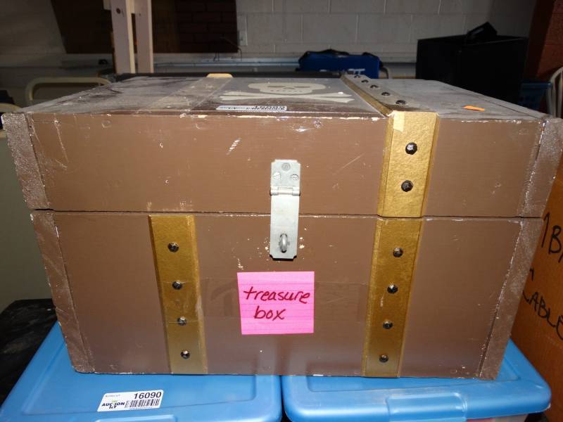 lot 16089 image: Pirate treasure box with 2 balance scales inside.