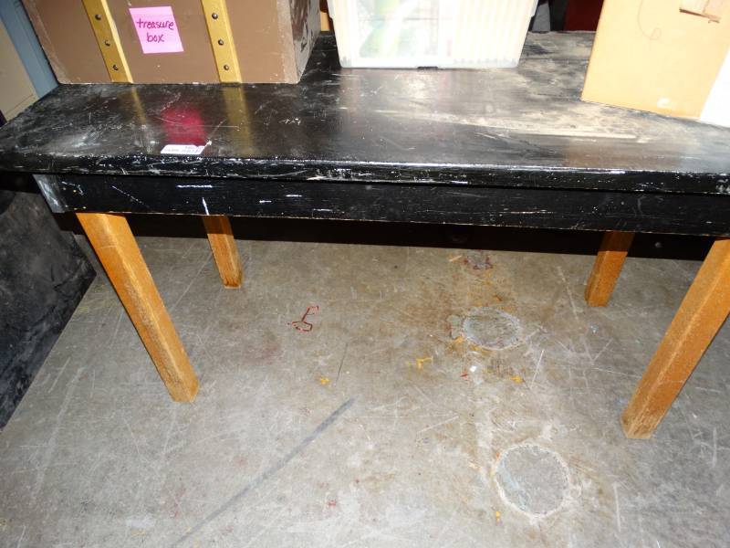lot 16092 image: Heavy table, bring help.