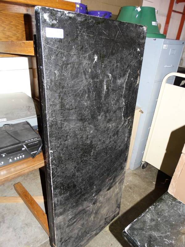 lot 16091 image: Heavy table, bring help.