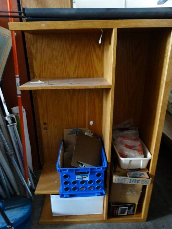 lot 16093 image: Wood shelf with contents.
