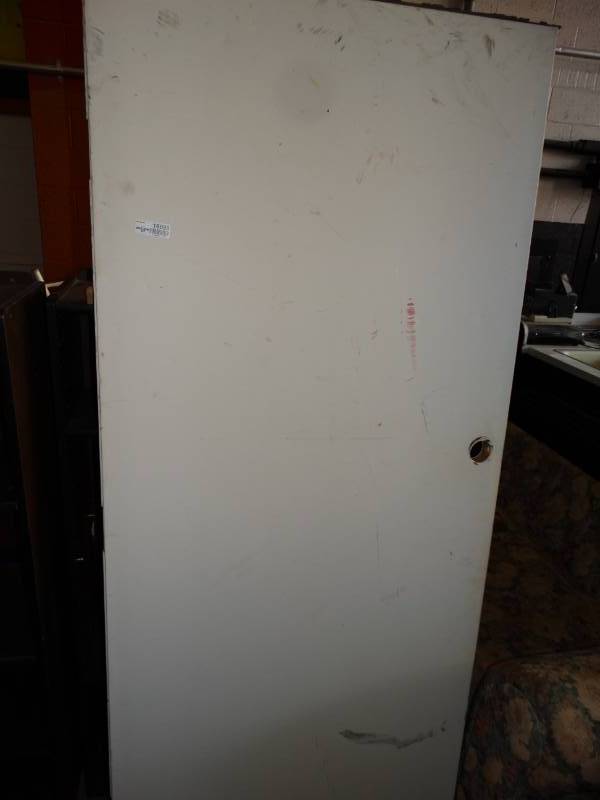 lot 16098 image: Door, missing handle.