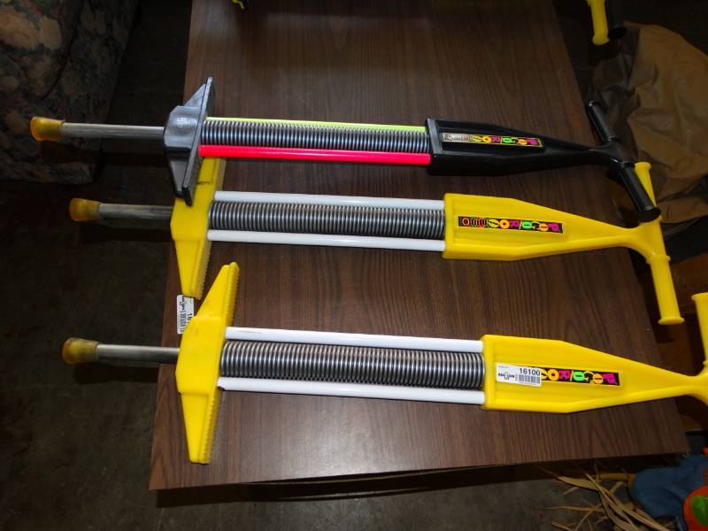 lot 16100 image: 3 Pogo sticks.