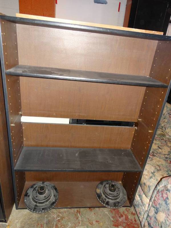 lot 16105 image: Wooden shelf with content.