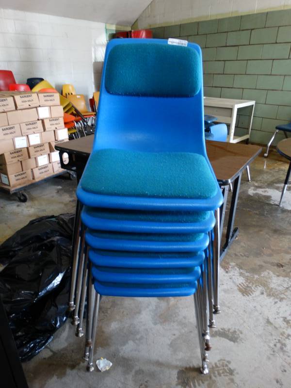 lot 16115 image: 14 Small chairs with cushion.