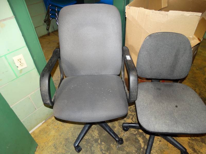 lot 16119 image: 2 Office chairs.