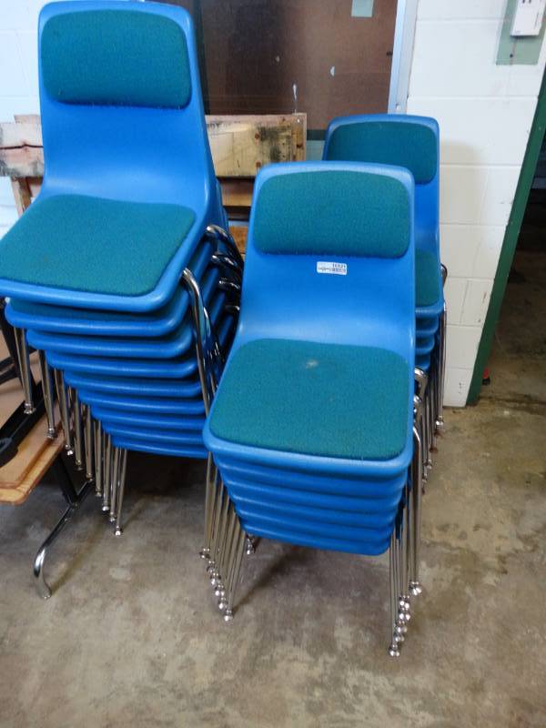 lot 16121 image: Large lot of small chairs with cushion.