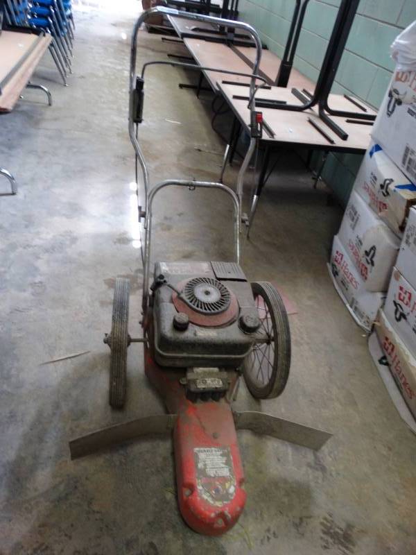 lot 16126 image: Trimmermower.