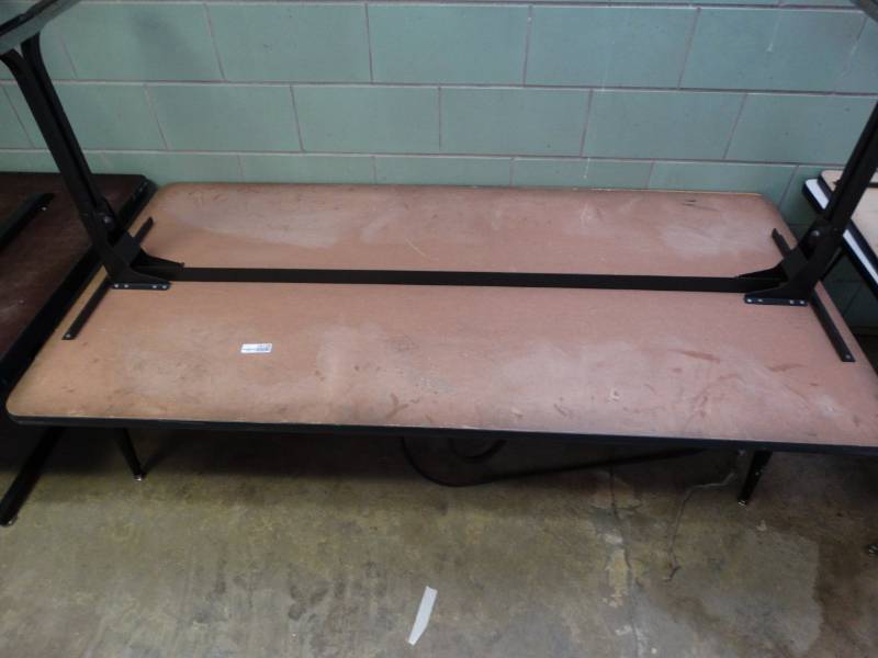 lot 16128 image: 2 Short and long tables.