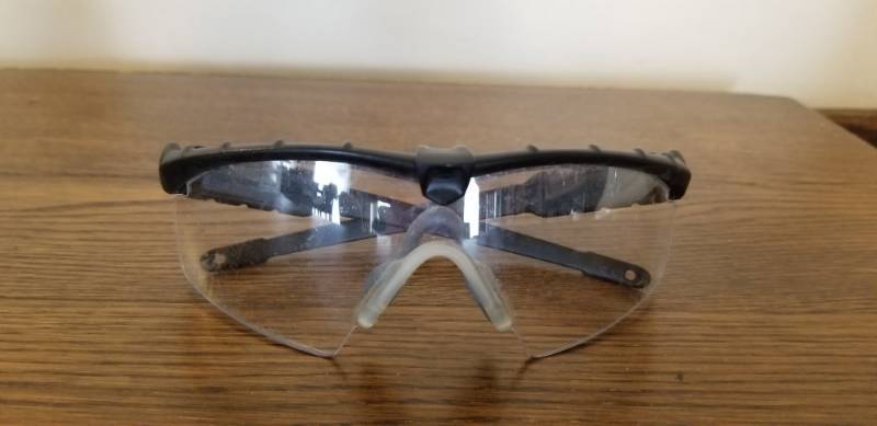 lot 5001 image: Safety Glasses with Zippered Case - Oakley